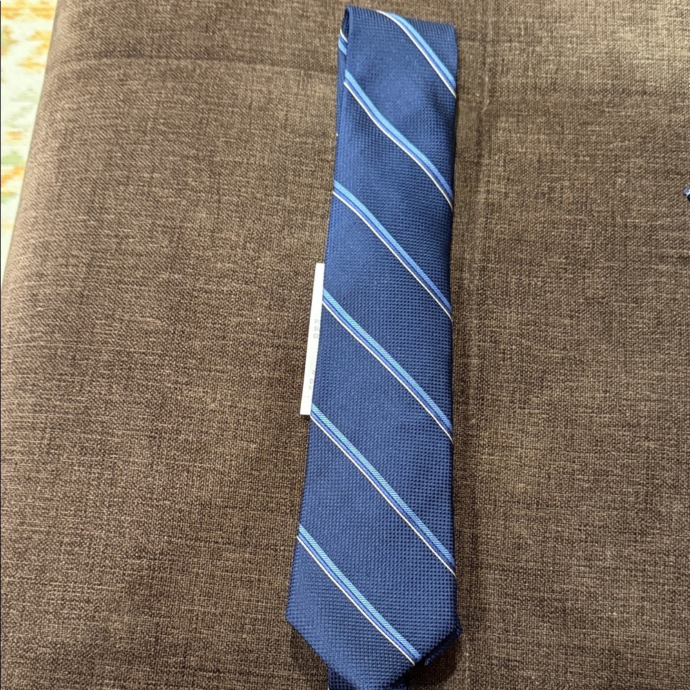 Bloomingdale’s 100% Silk Tie